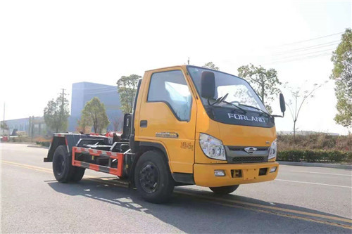 市場(chǎng)上一款雙層大梁的藍(lán)牌鉤臂垃圾車，純工程自卸車底盤(pán)，載重?zé)o敵