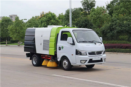 國六東風(fēng)途逸掃路車多臺現(xiàn)車,最小的掃路車