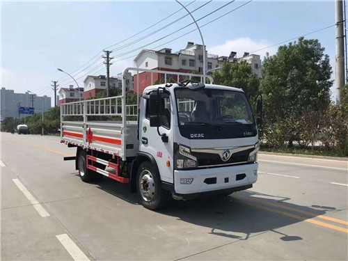 國(guó)六東風(fēng)福瑞卡黃牌氣瓶運(yùn)輸車，5.2米國(guó)六氣瓶運(yùn)輸車