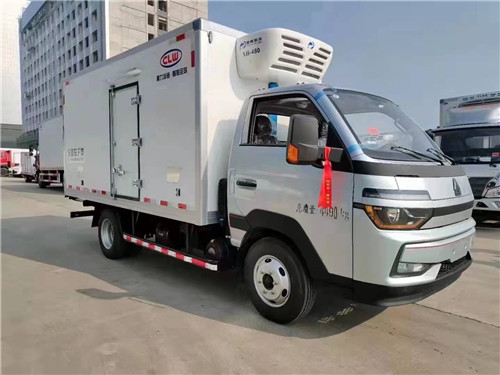 國六豪沃新款智相跨界冷藏車，3.8米藍(lán)牌國六冷藏車