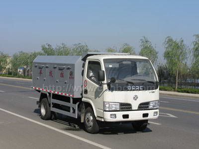 東風(fēng)小霸王密封式垃圾車(chē)